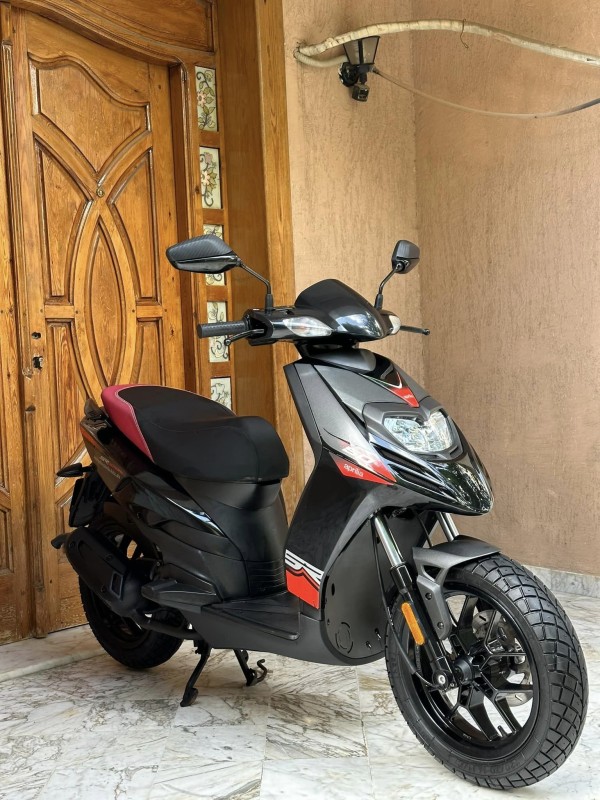 APRILIA SR MOTARD